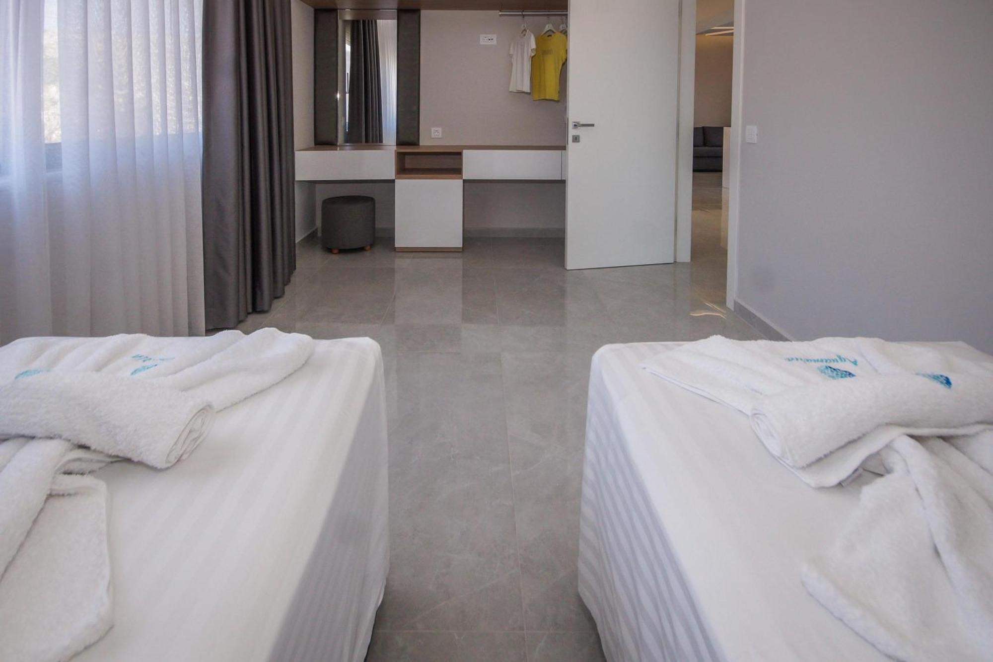 Aquamarine Luxury Suites อาร์คานเยโลส ภายนอก รูปภาพ