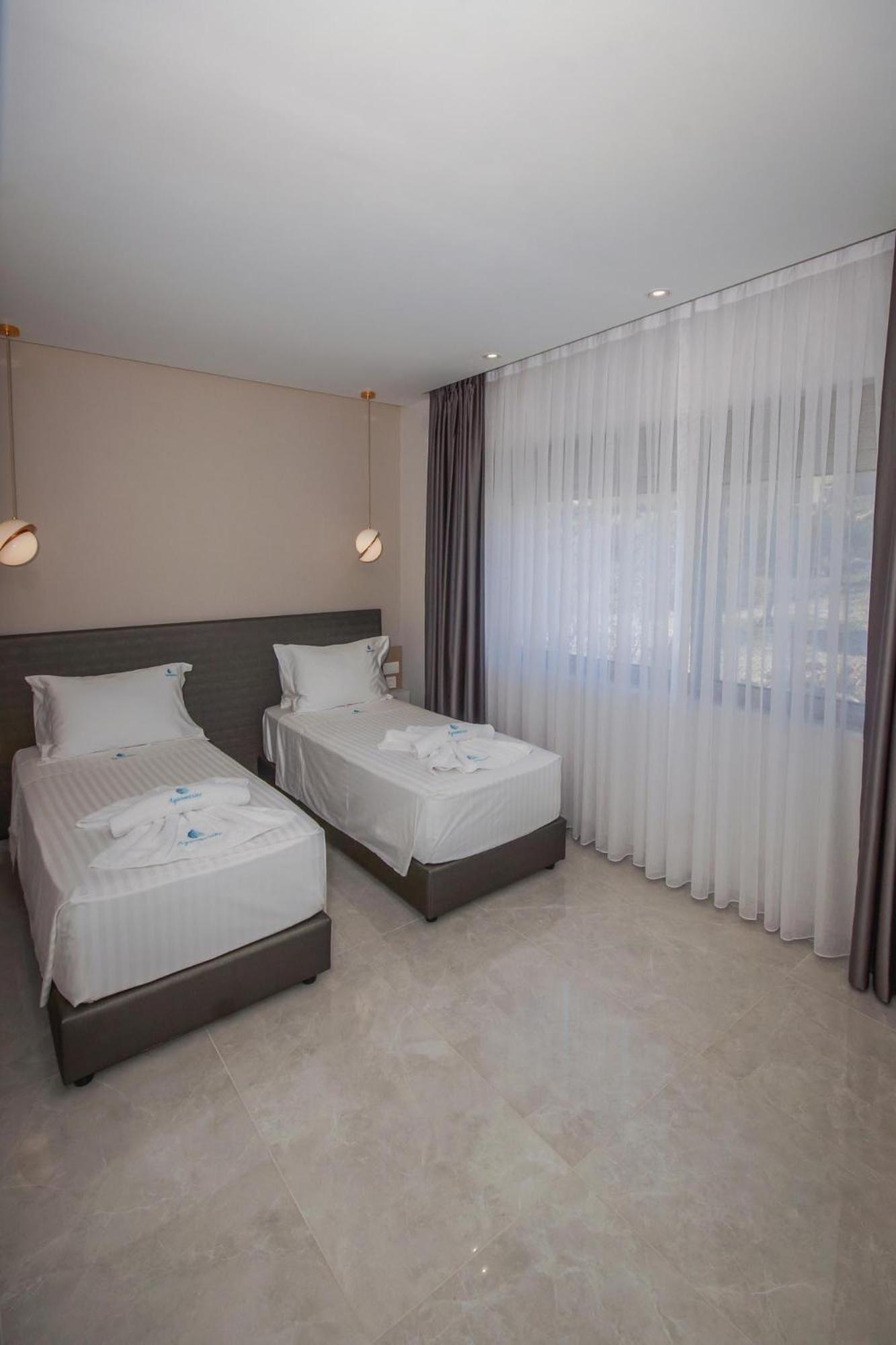 Aquamarine Luxury Suites อาร์คานเยโลส ภายนอก รูปภาพ