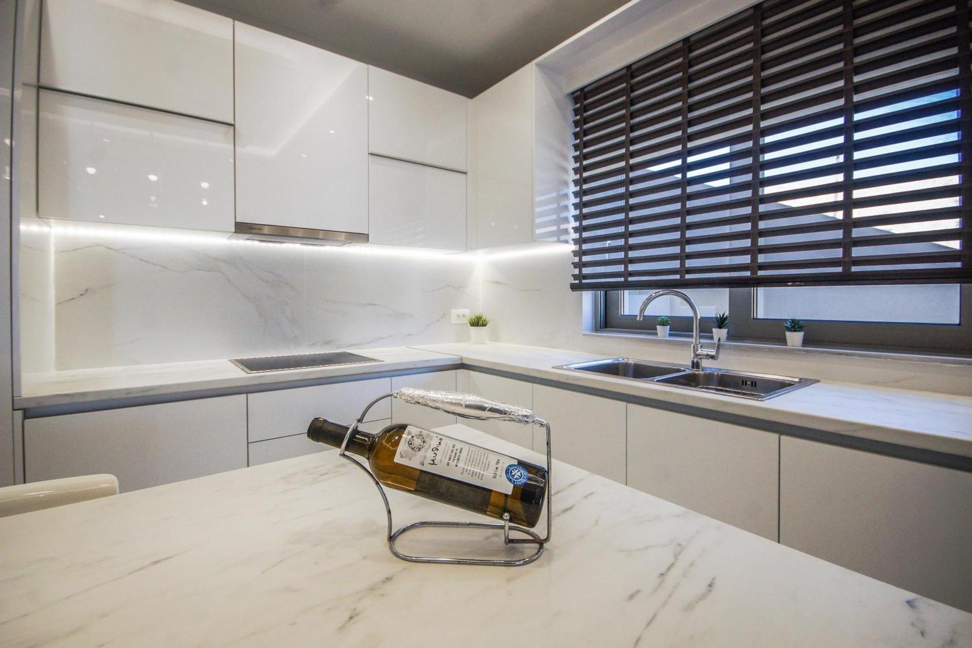 Aquamarine Luxury Suites อาร์คานเยโลส ภายนอก รูปภาพ