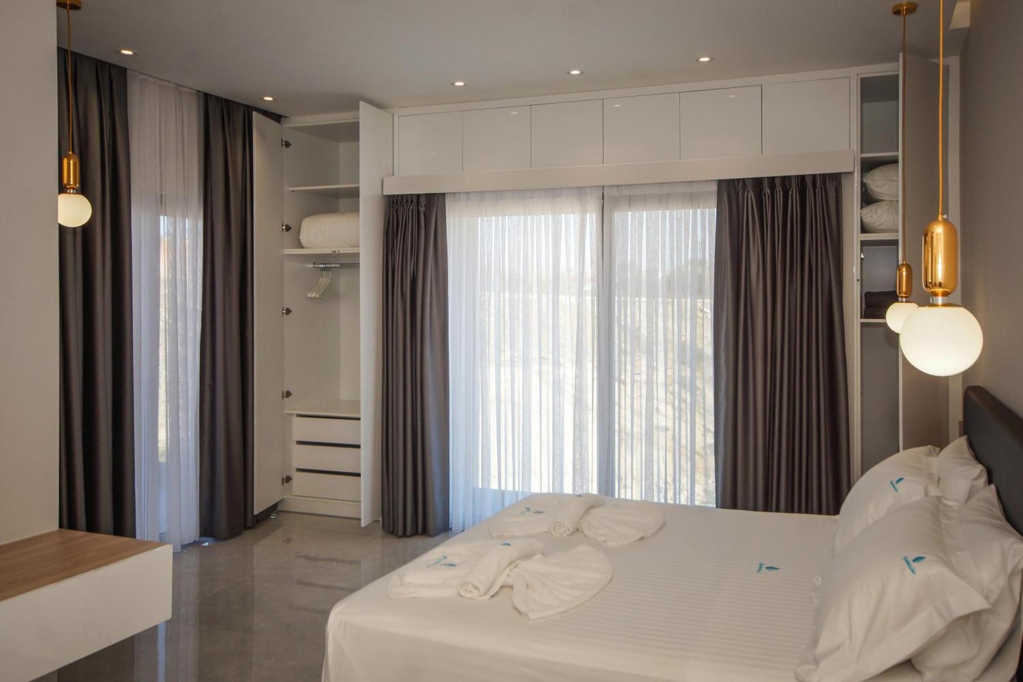 Aquamarine Luxury Suites อาร์คานเยโลส ภายนอก รูปภาพ